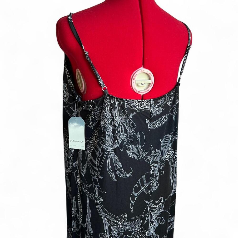 Skys The Limit Black & White Floral Maxi Dress - Picture 4 of 8